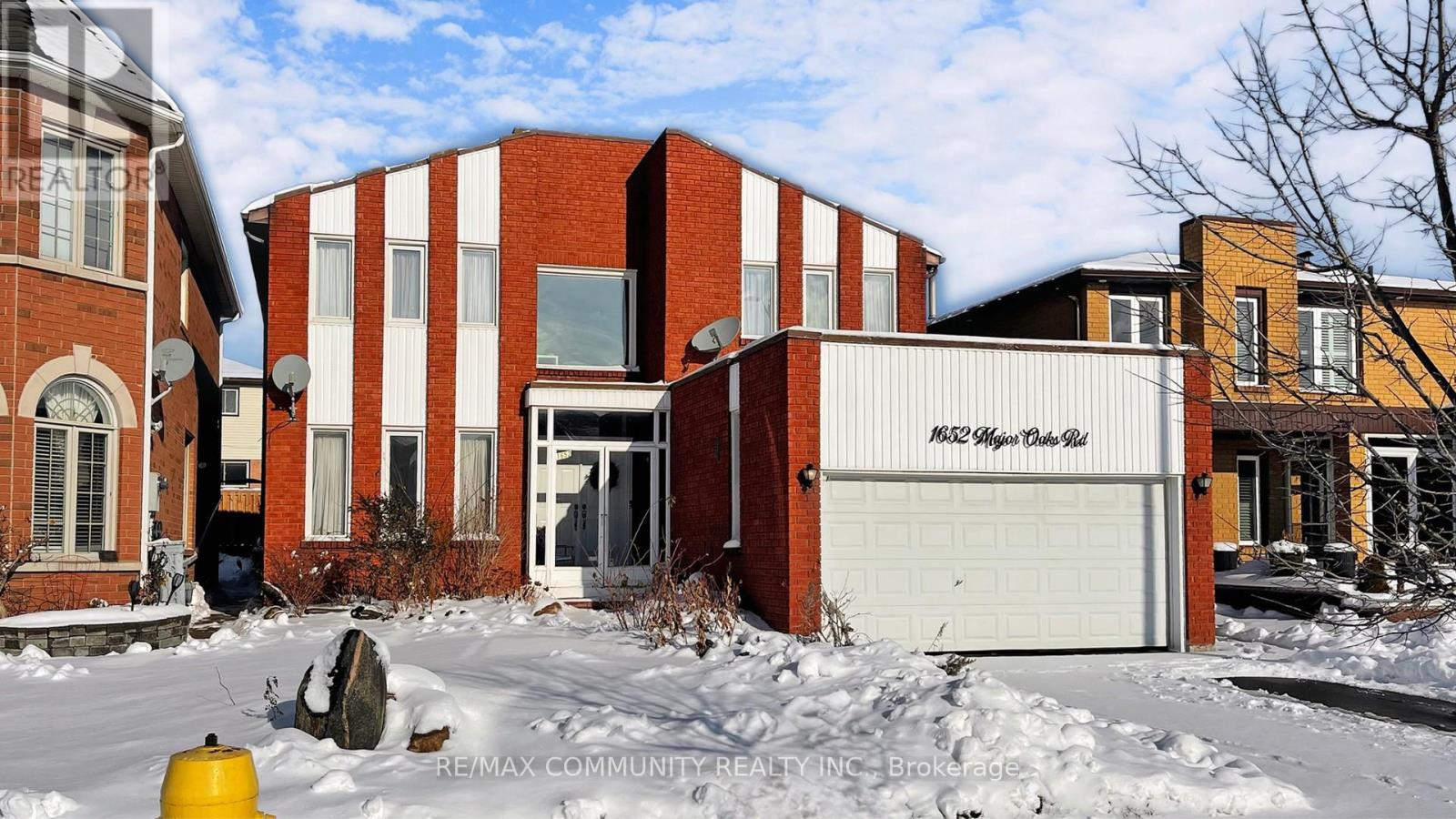 1652 Major Oaks Road, Pickering, Ontario L1X 1Y9 - Photo 2 - E12632886