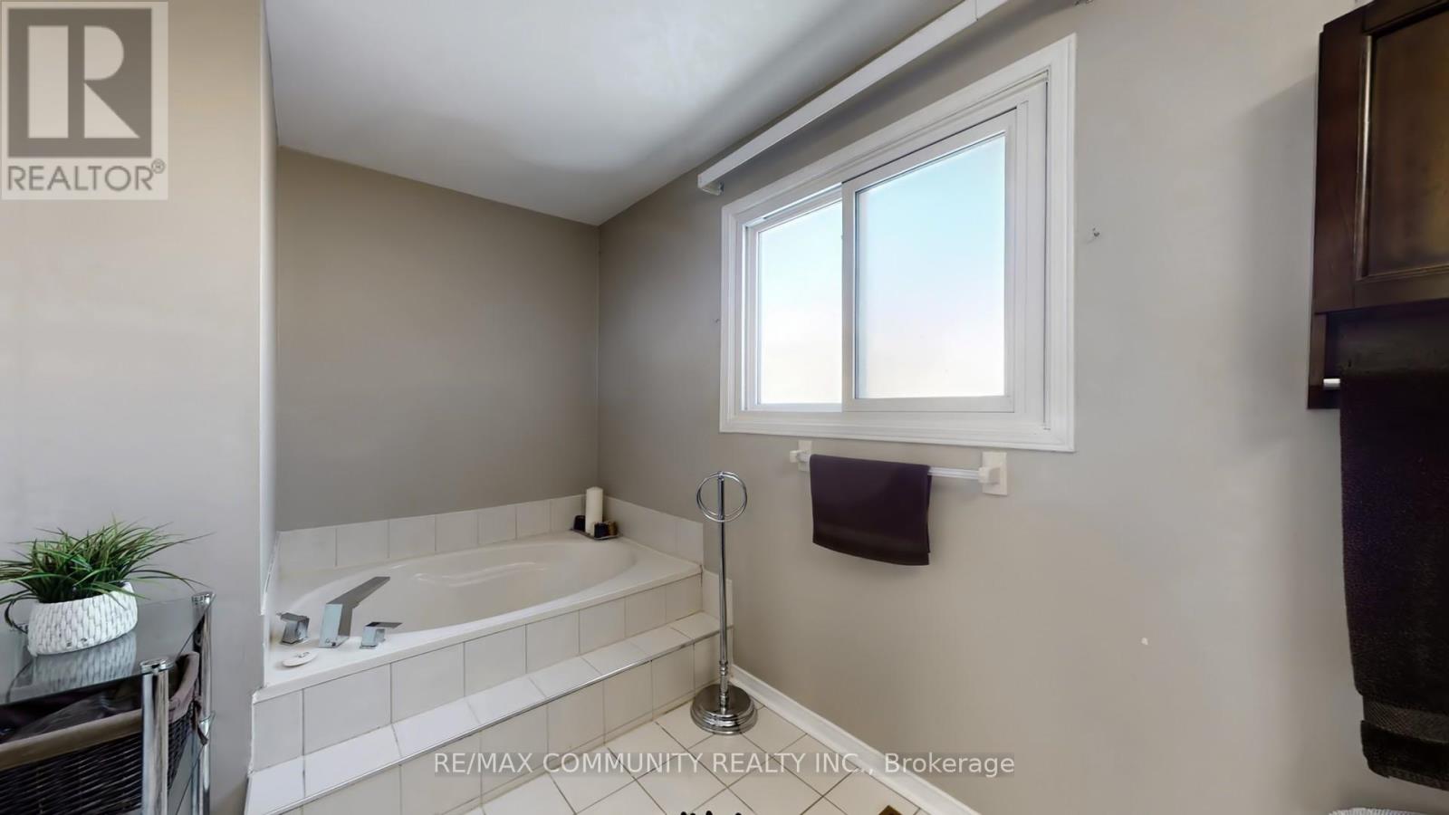 1652 Major Oaks Road, Pickering, Ontario L1X 1Y9 - Photo 22 - E12632886