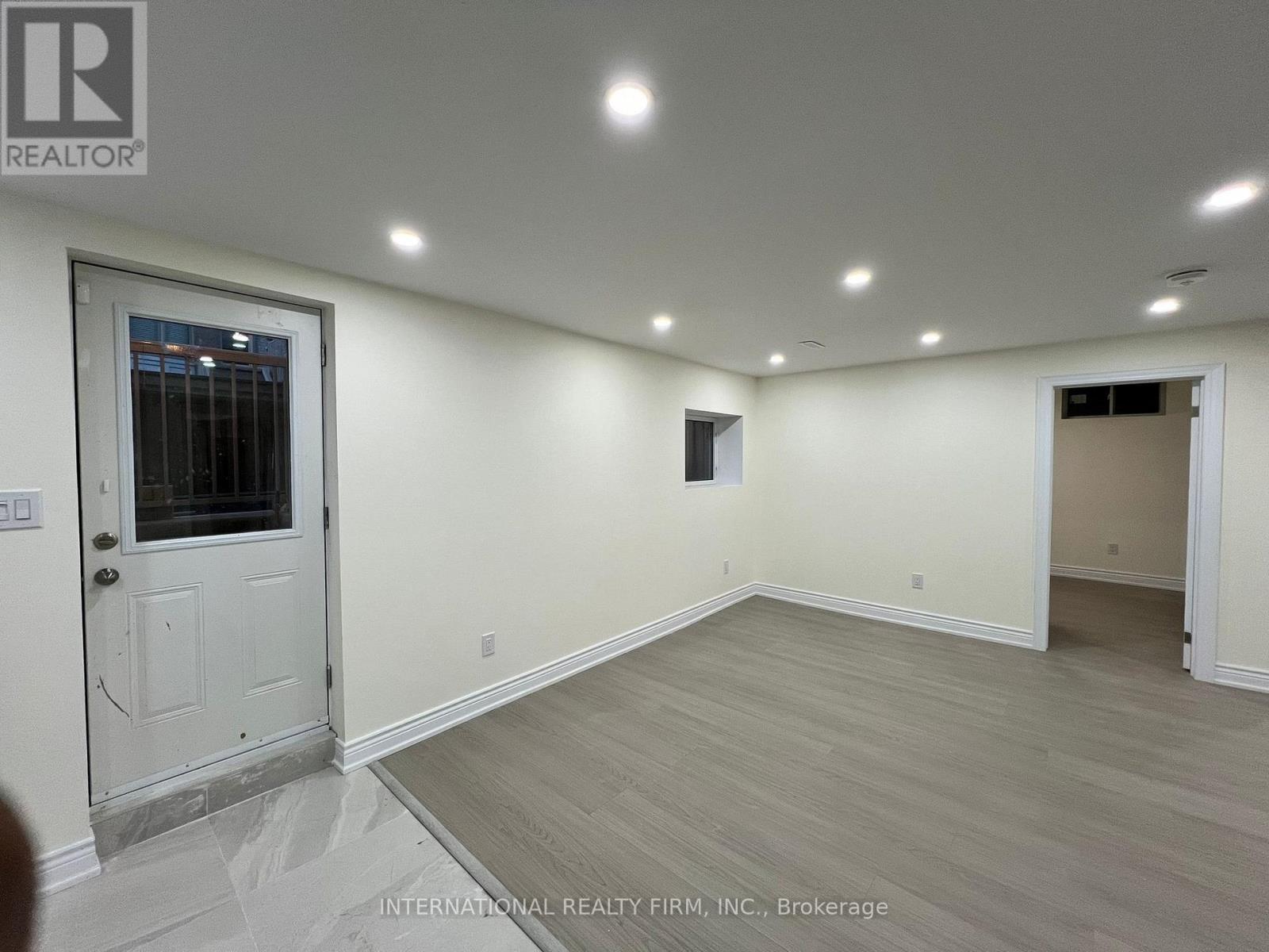 216 Wesmina Avenue, Whitchurch-Stouffville, Ontario  L4A 0R8 - Photo 2 - N12632872