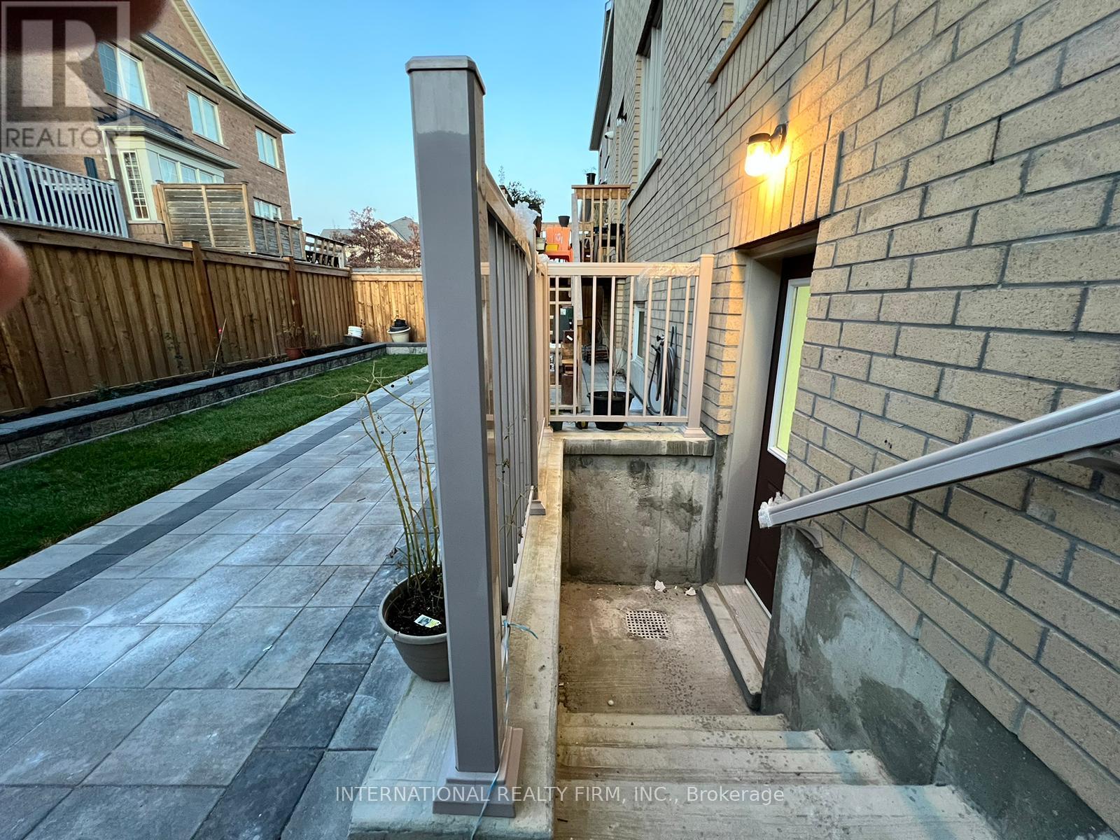 216 Wesmina Avenue, Whitchurch-Stouffville, Ontario  L4A 0R8 - Photo 20 - N12632872