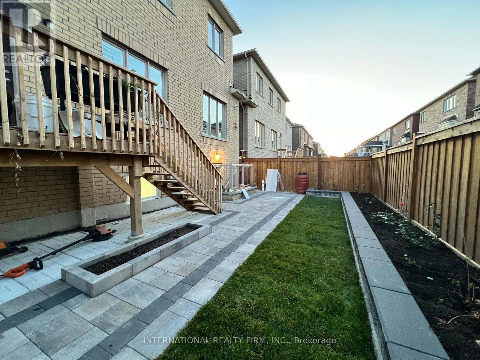 216 Wesmina Avenue, Whitchurch-Stouffville, Ontario  L4A 0R8 - Photo 21 - N12632872