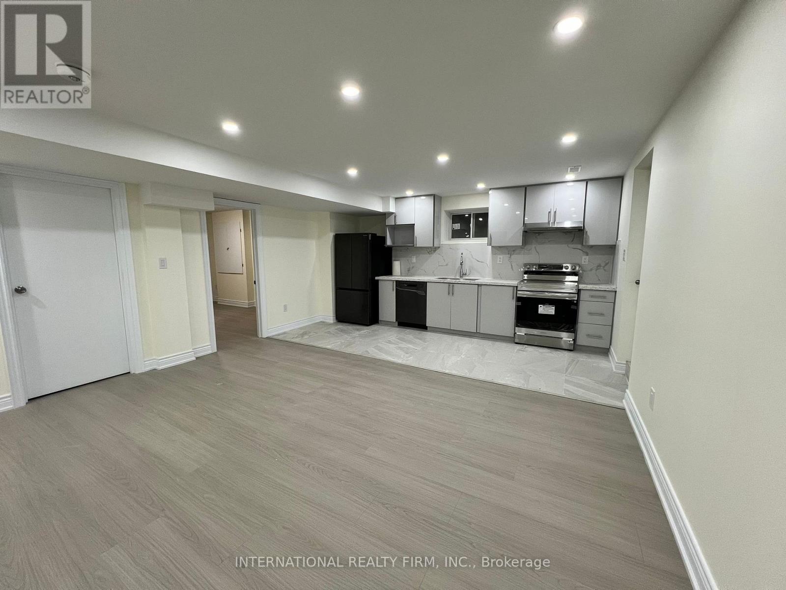 216 Wesmina Avenue, Whitchurch-Stouffville, Ontario  L4A 0R8 - Photo 4 - N12632872