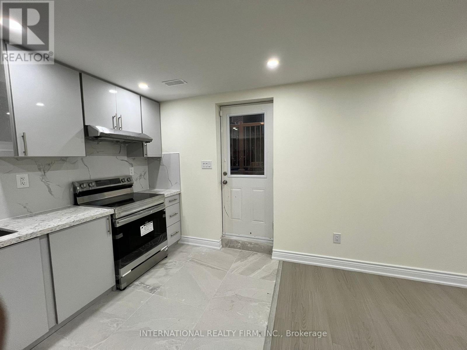 216 Wesmina Avenue, Whitchurch-Stouffville, Ontario  L4A 0R8 - Photo 5 - N12632872