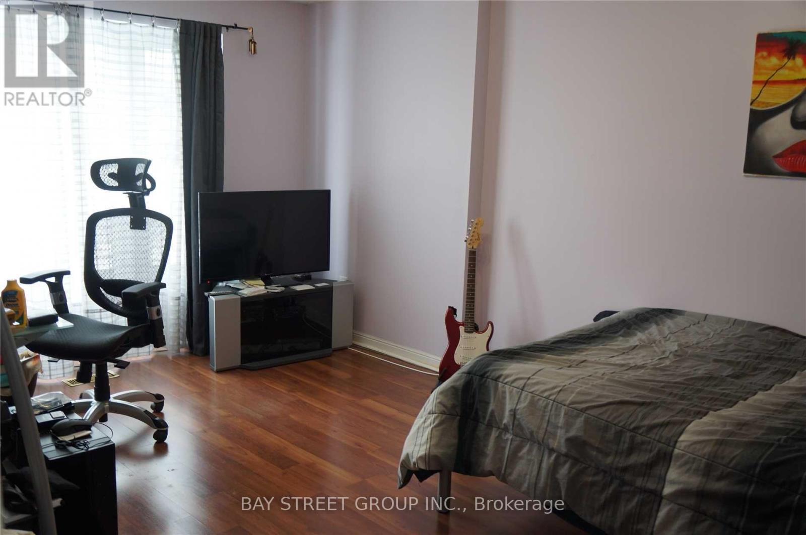 33 Winborne Road, Vaughan, Ontario  L4J 2R8 - Photo 5 - N12632882