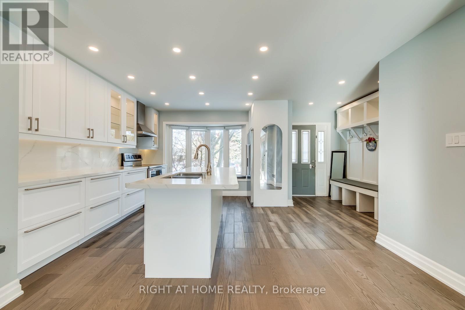 5 Bow River Crescent S, Mississauga, Ontario  L5N 1J1 - Photo 5 - W12632876