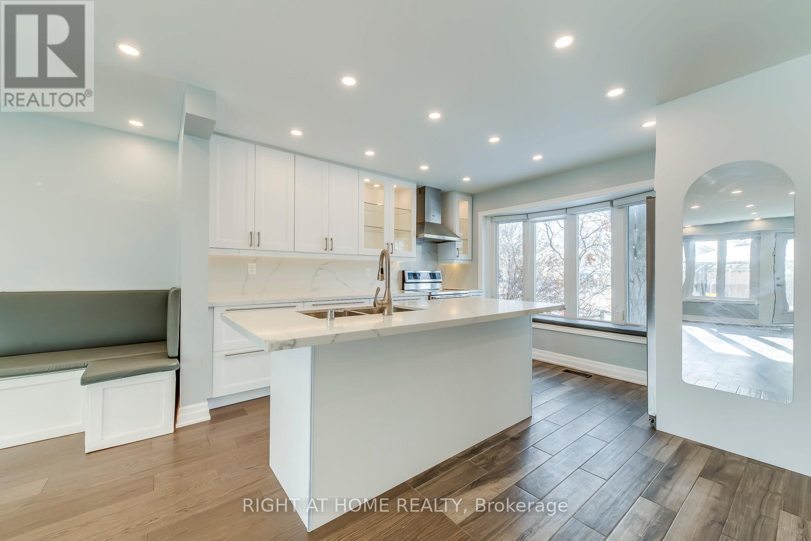 5 Bow River Crescent S, Mississauga, Ontario  L5N 1J1 - Photo 6 - W12632876