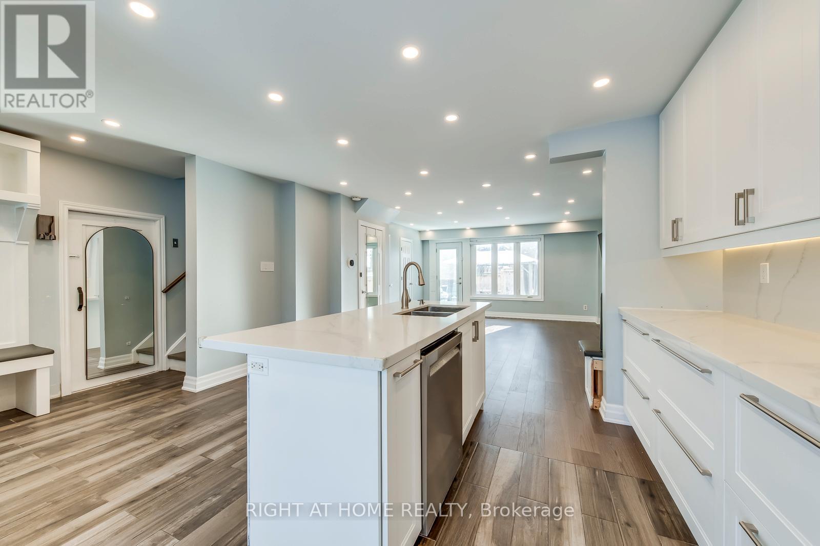 5 Bow River Crescent S, Mississauga, Ontario  L5N 1J1 - Photo 9 - W12632876