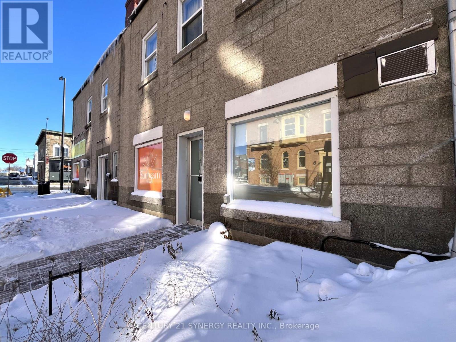 3 William Street W, Smiths Falls, Ontario K7A 2B1 - Photo 4 - X12382603