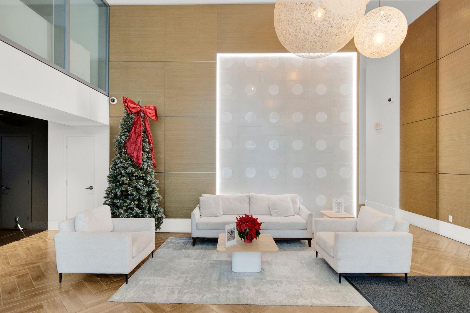 2107 9981 Whalley Boulevard, Surrey, British Columbia  V3T 0G6 - Photo 3 - R3073495