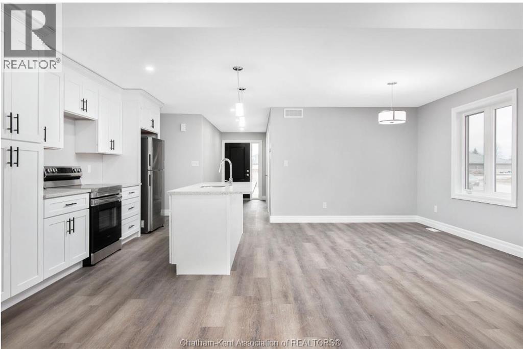 102 Kerr Avenue, Chatham, Ontario N7M 5Y1 - Photo 2 - 25031661