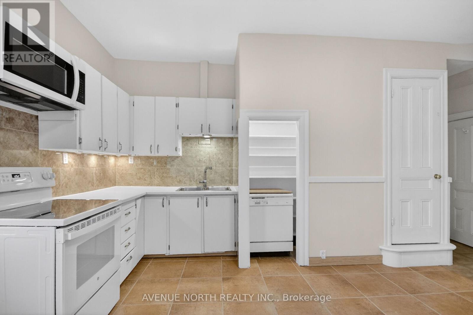 210 Florence Street, Ottawa, Ontario  K1R 5N6 - Photo 12 - X12632900