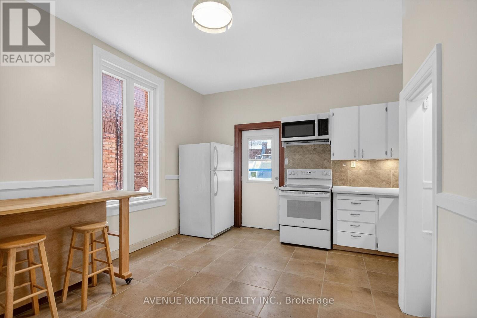 210 Florence Street, Ottawa, Ontario  K1R 5N6 - Photo 13 - X12632900