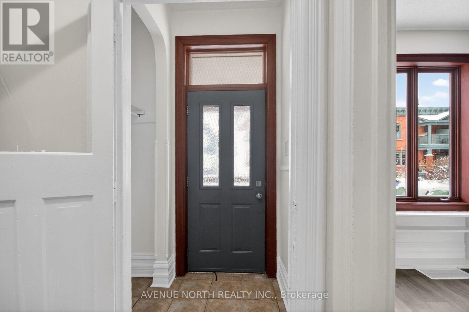 210 Florence Street, Ottawa, Ontario  K1R 5N6 - Photo 3 - X12632900