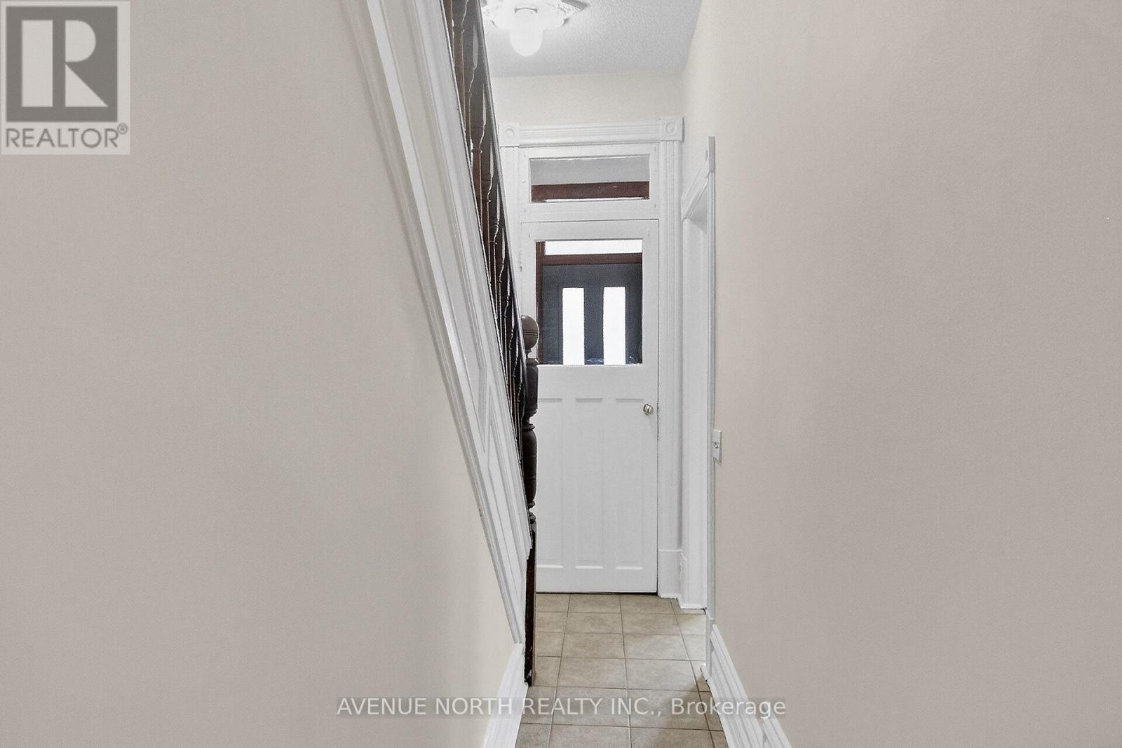 210 Florence Street, Ottawa, Ontario  K1R 5N6 - Photo 4 - X12632900