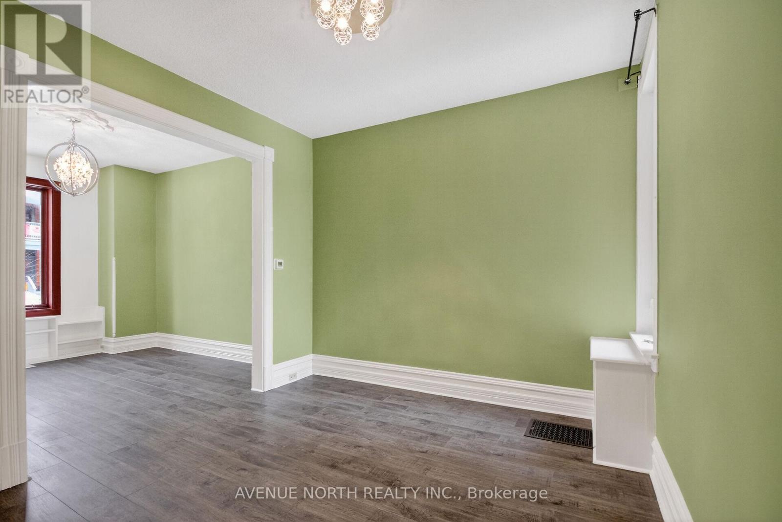 210 Florence Street, Ottawa, Ontario  K1R 5N6 - Photo 8 - X12632900