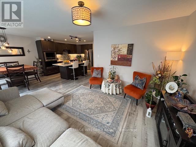 521 Honeylocust Avenue W, Ottawa, Ontario  K2V 0K9 - Photo 5 - X12632902