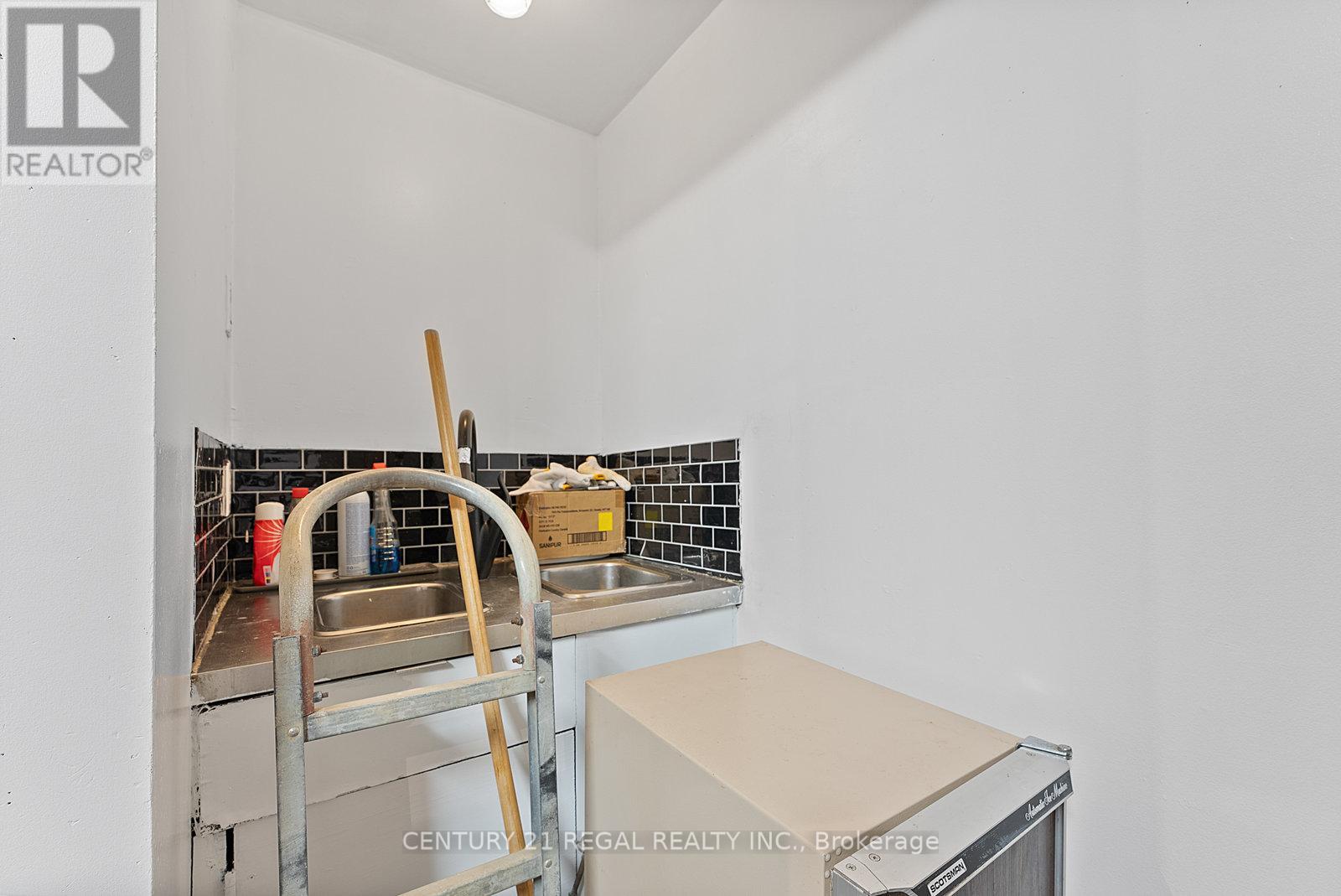 1664 Queen Street W, Toronto, Ontario  M6R 1B2 - Photo 17 - W12474217