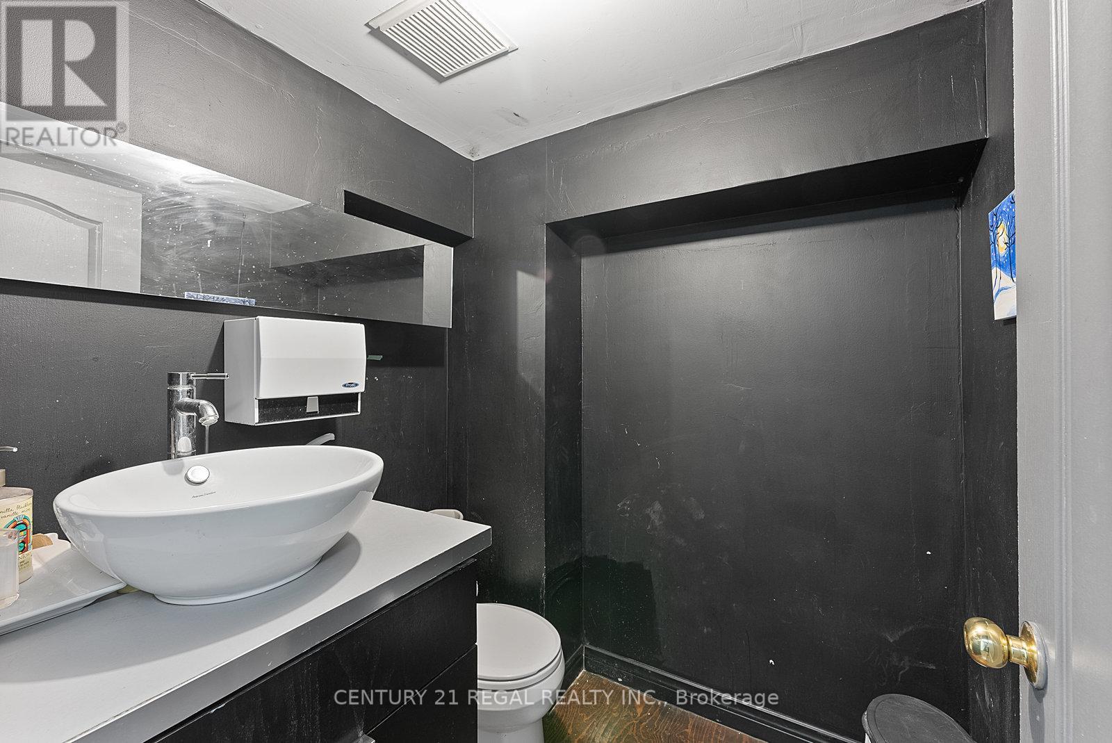 1664 Queen Street W, Toronto, Ontario  M6R 1B2 - Photo 21 - W12474217