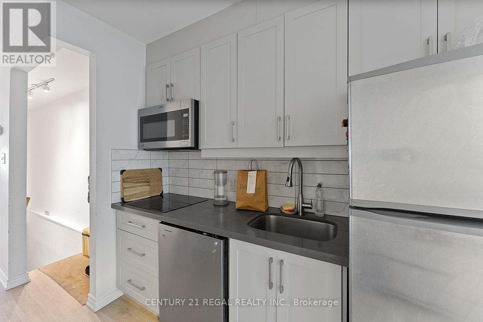 1664 Queen Street W, Toronto, Ontario  M6R 1B2 - Photo 42 - W12474217