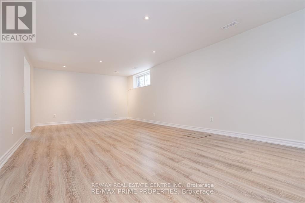 492 Pinegrove Road, Oakville, Ontario L6K 2C3 - Photo 18 - W12510810