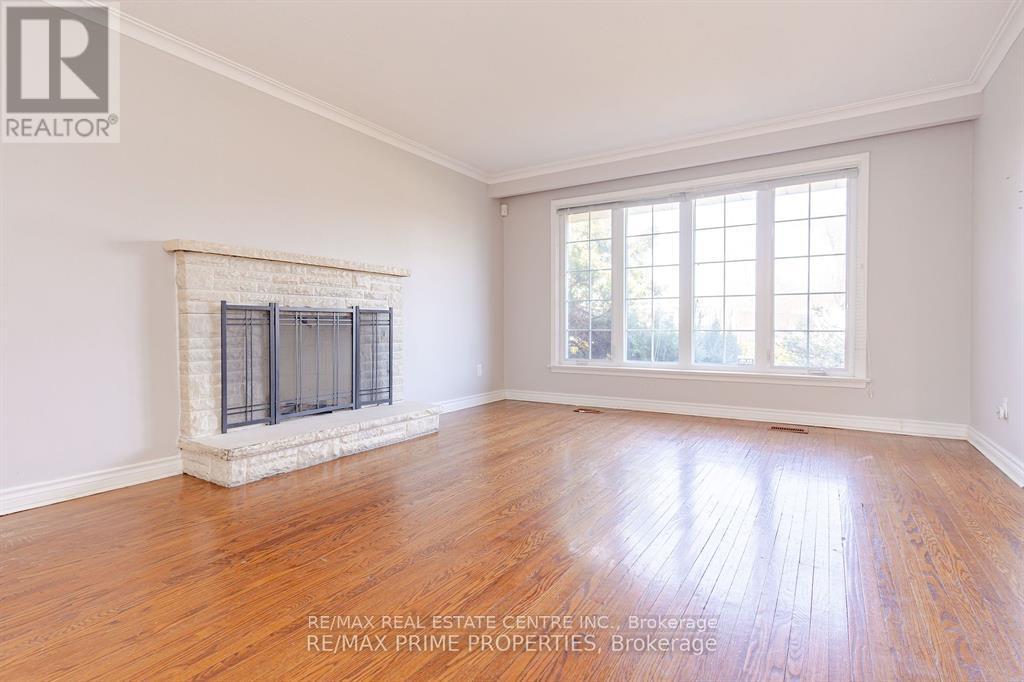 492 Pinegrove Road, Oakville, Ontario L6K 2C3 - Photo 8 - W12510810