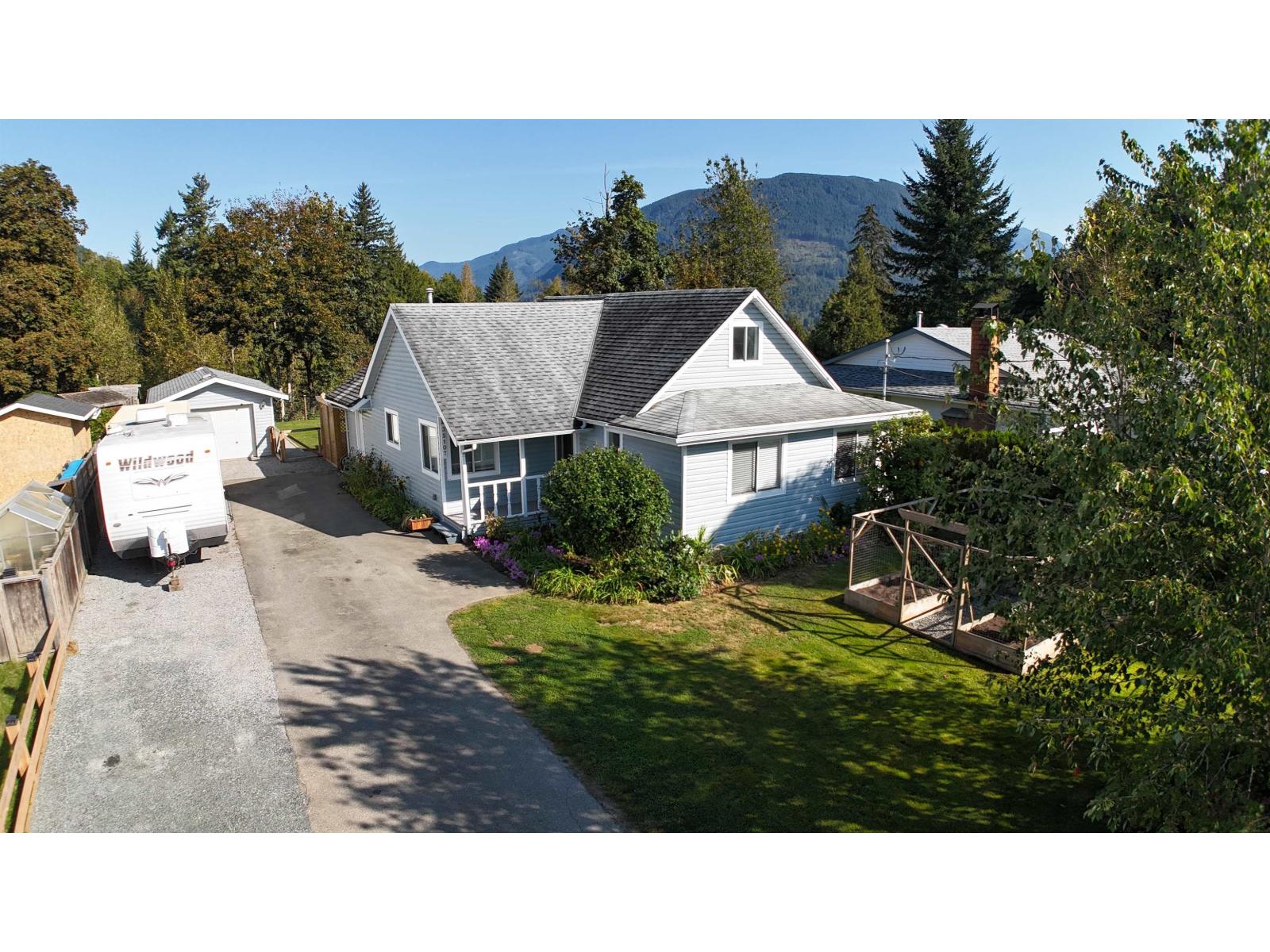 35107 Mcewen Avenue, Mission, British Columbia  V2V 6R3 - Photo 2 - R3052659