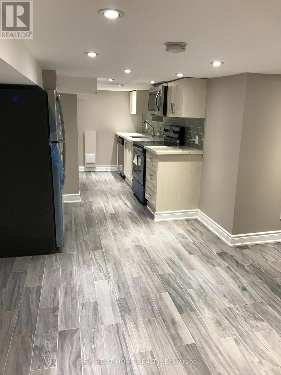 989 DUFFERIN STREET, Toronto, Ontario