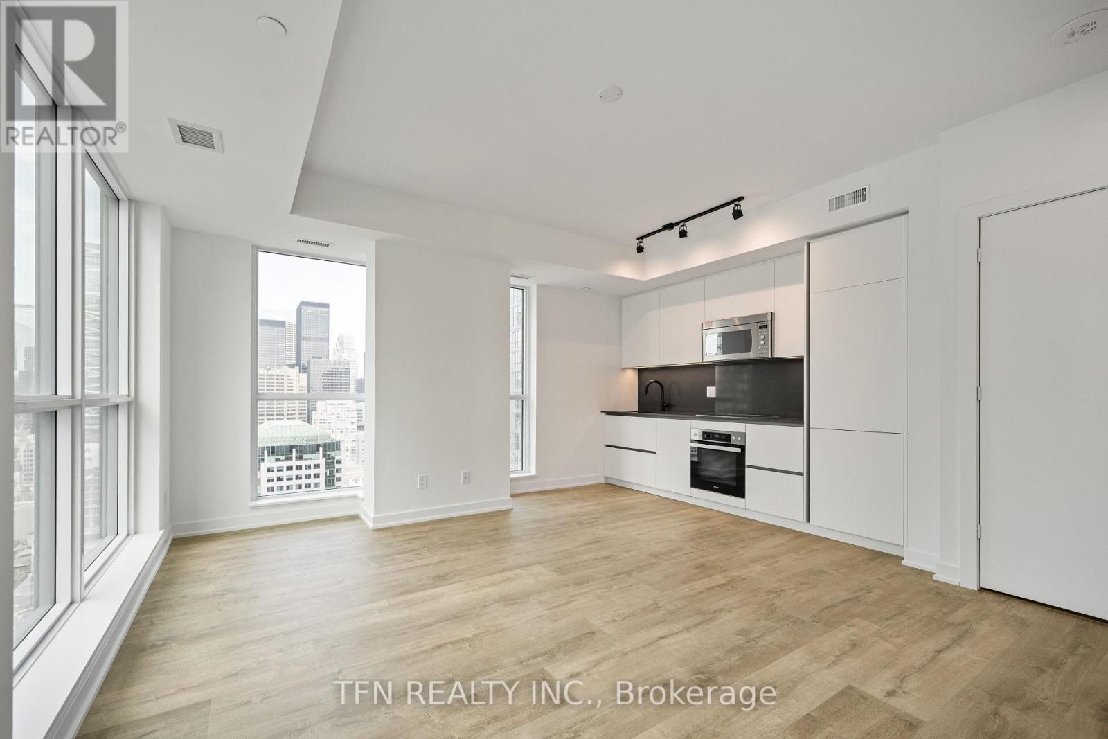 2707 - 327 King Street W, Toronto, Ontario  M5V 0W7 - Photo 2 - C12632924