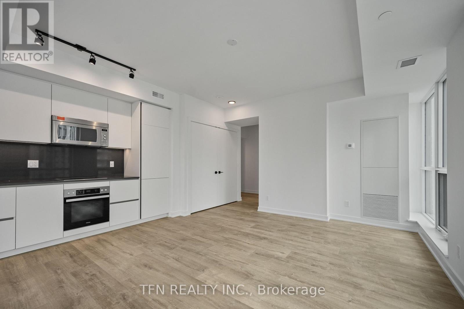 2707 - 327 King Street W, Toronto, Ontario  M5V 0W7 - Photo 4 - C12632924