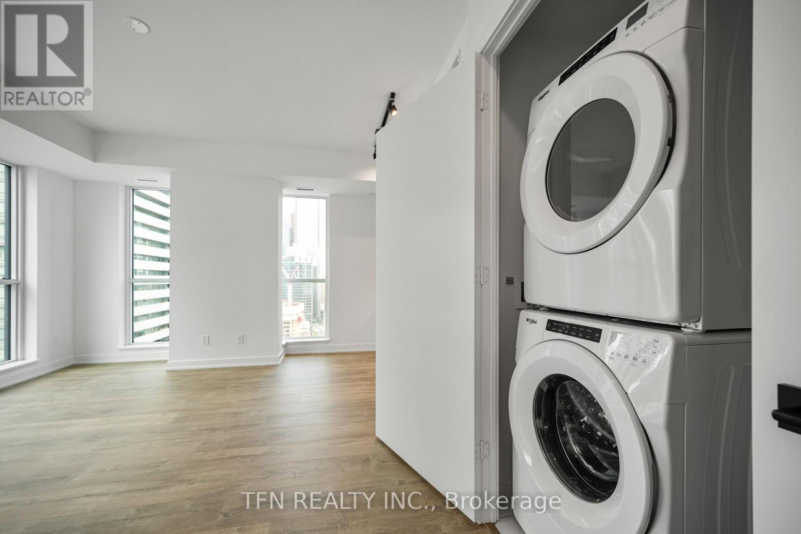 2707 - 327 King Street W, Toronto, Ontario  M5V 0W7 - Photo 7 - C12632924