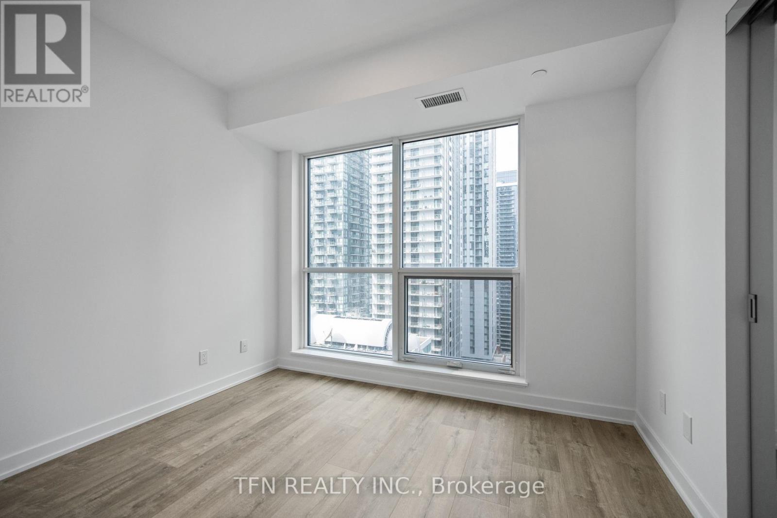 2707 - 327 King Street W, Toronto, Ontario  M5V 0W7 - Photo 8 - C12632924