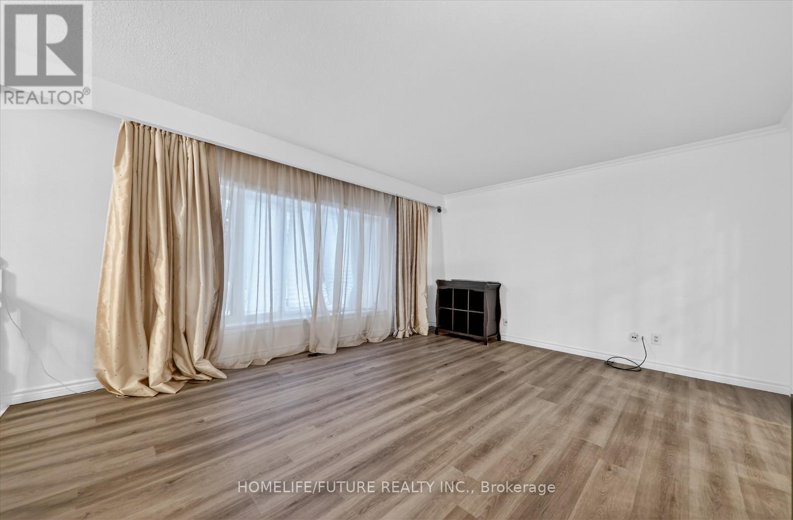 6 Ribblesdale Drive, Whitby, Ontario  L1N 6K6 - Photo 8 - E12632918