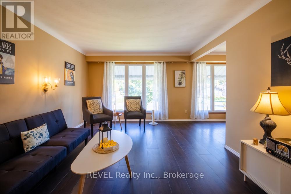 43 Trelawn Parkway, Welland, Ontario  L3C 1W4 - Photo 12 - X12442578