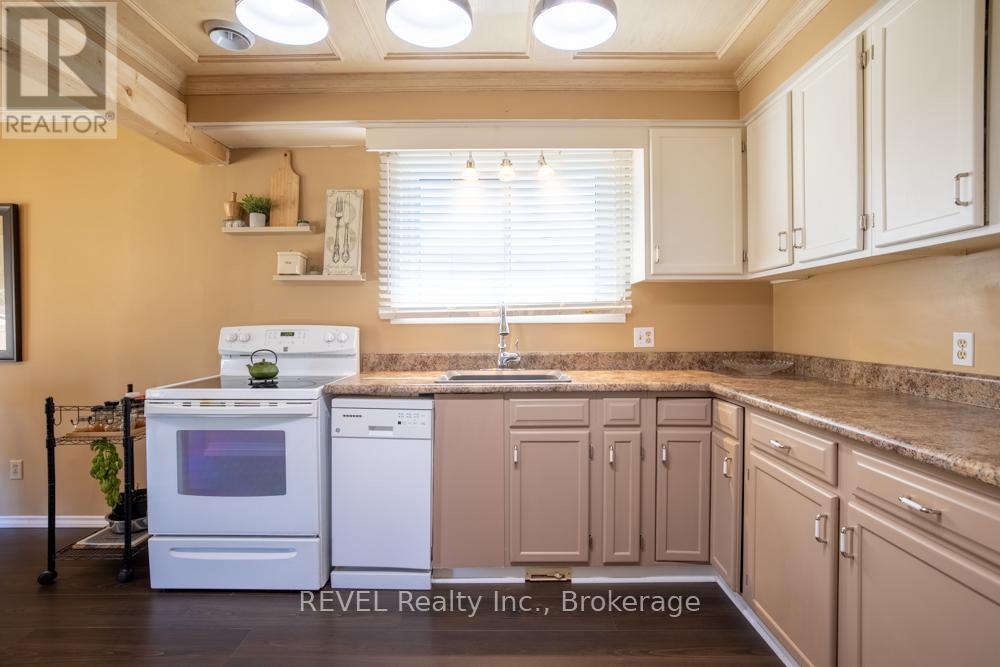 43 Trelawn Parkway, Welland, Ontario  L3C 1W4 - Photo 19 - X12442578