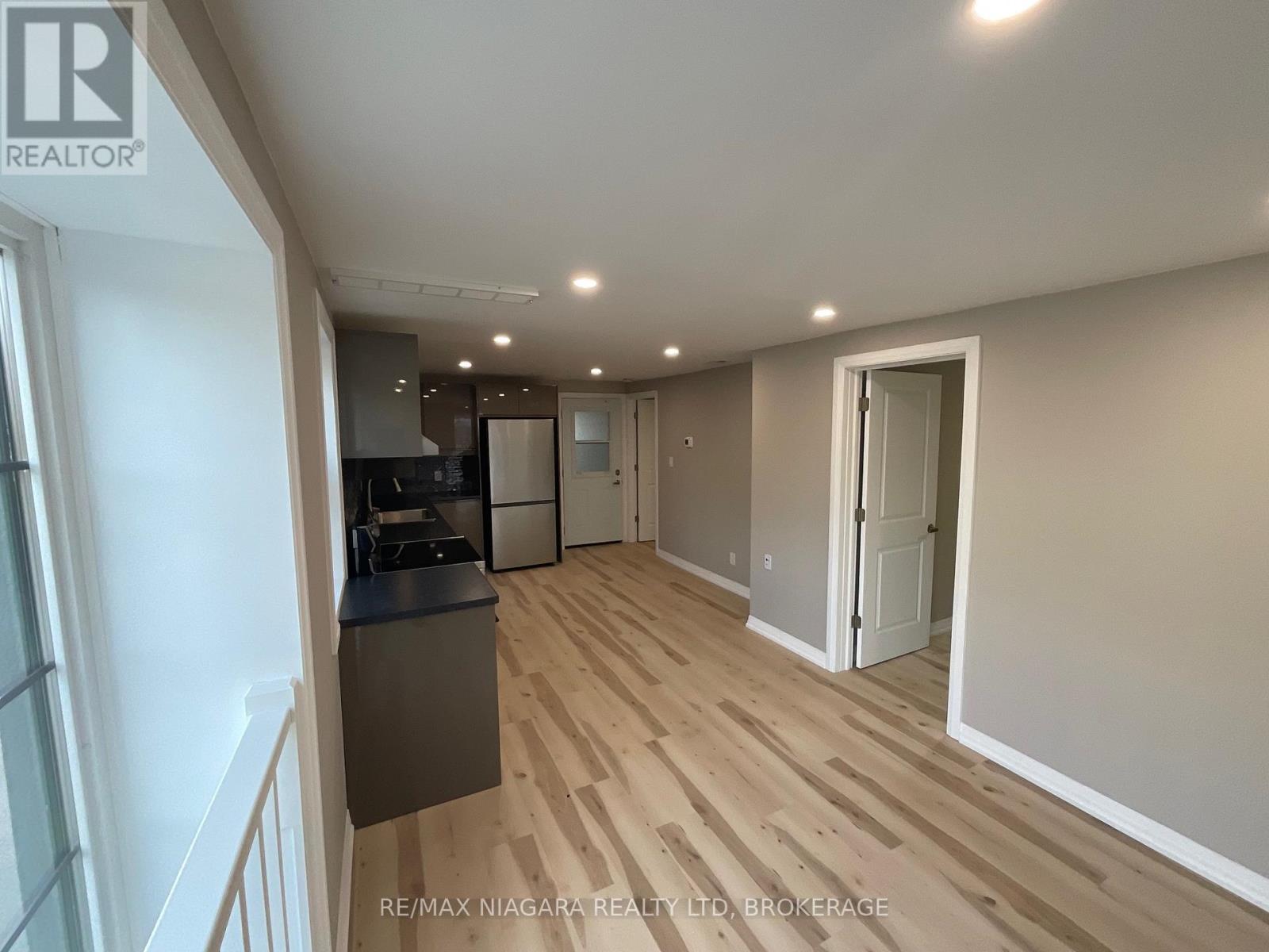 3976 Portage Road, Niagara Falls, Ontario  L2J 2K9 - Photo 14 - X12615590