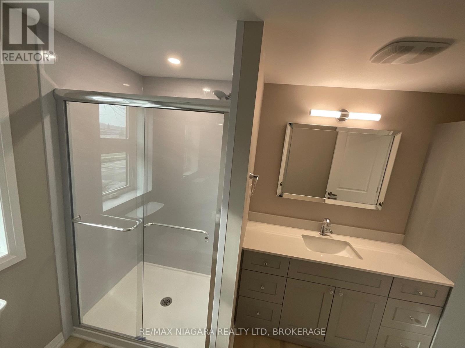 3976 Portage Road, Niagara Falls, Ontario  L2J 2K9 - Photo 9 - X12615590