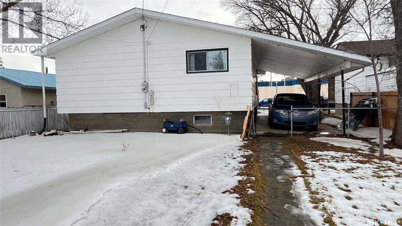 310 Louis Avenue, Maple Creek, Saskatchewan  S0N 1N0 - Photo 4 - SK025623