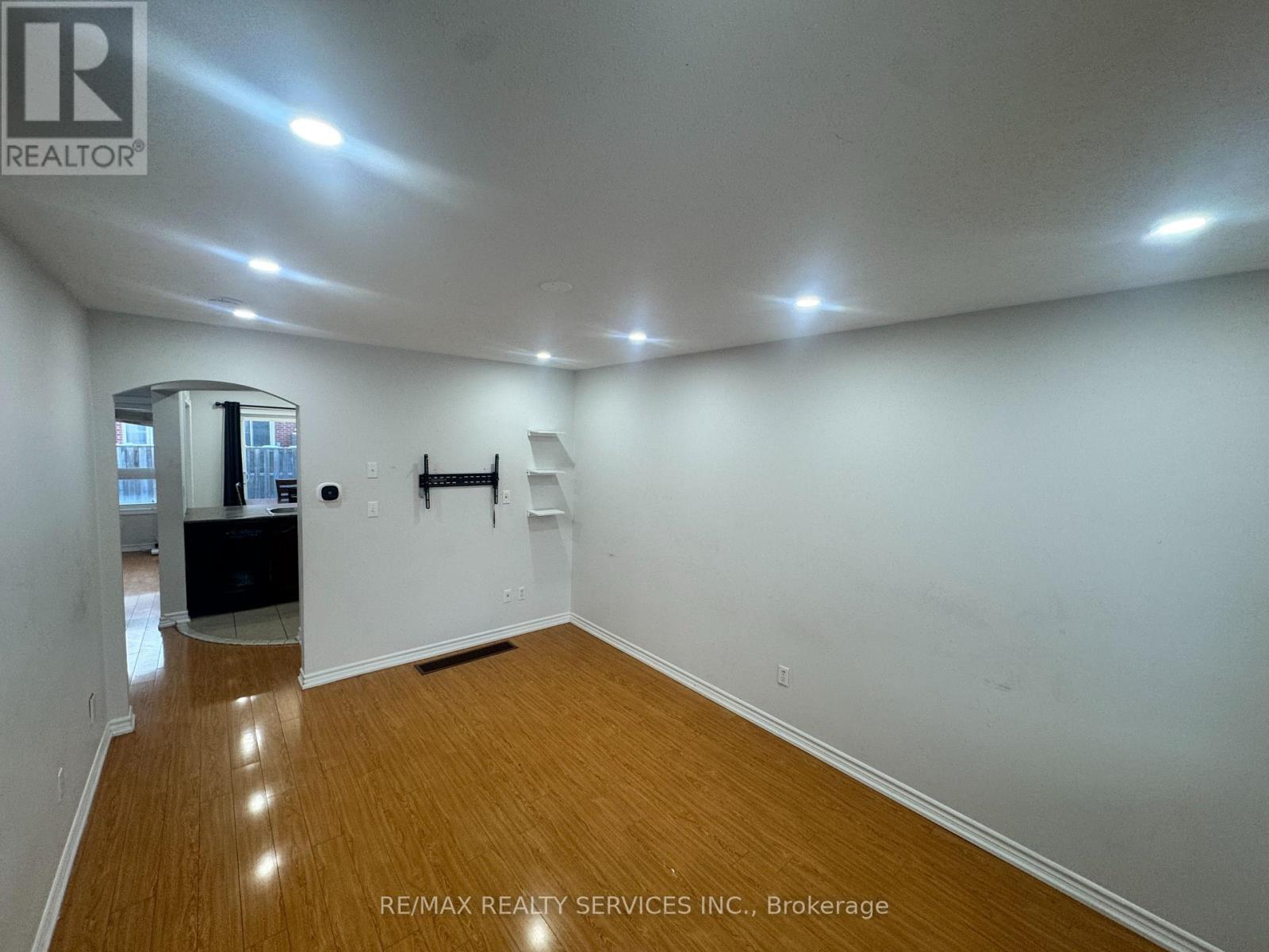 74 Severin Street, Brampton, Ontario  L6R 0P3 - Photo 2 - W12632944