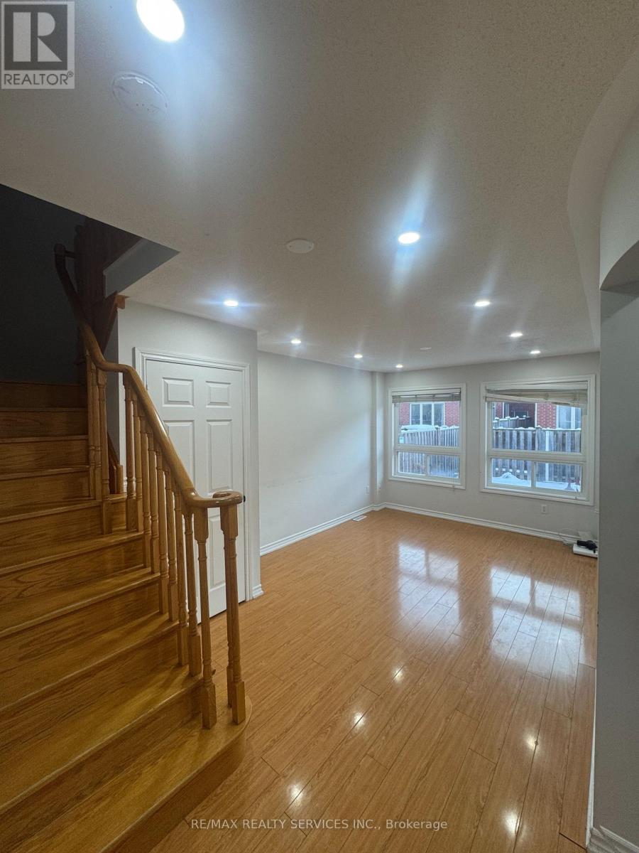 74 Severin Street, Brampton, Ontario  L6R 0P3 - Photo 3 - W12632944