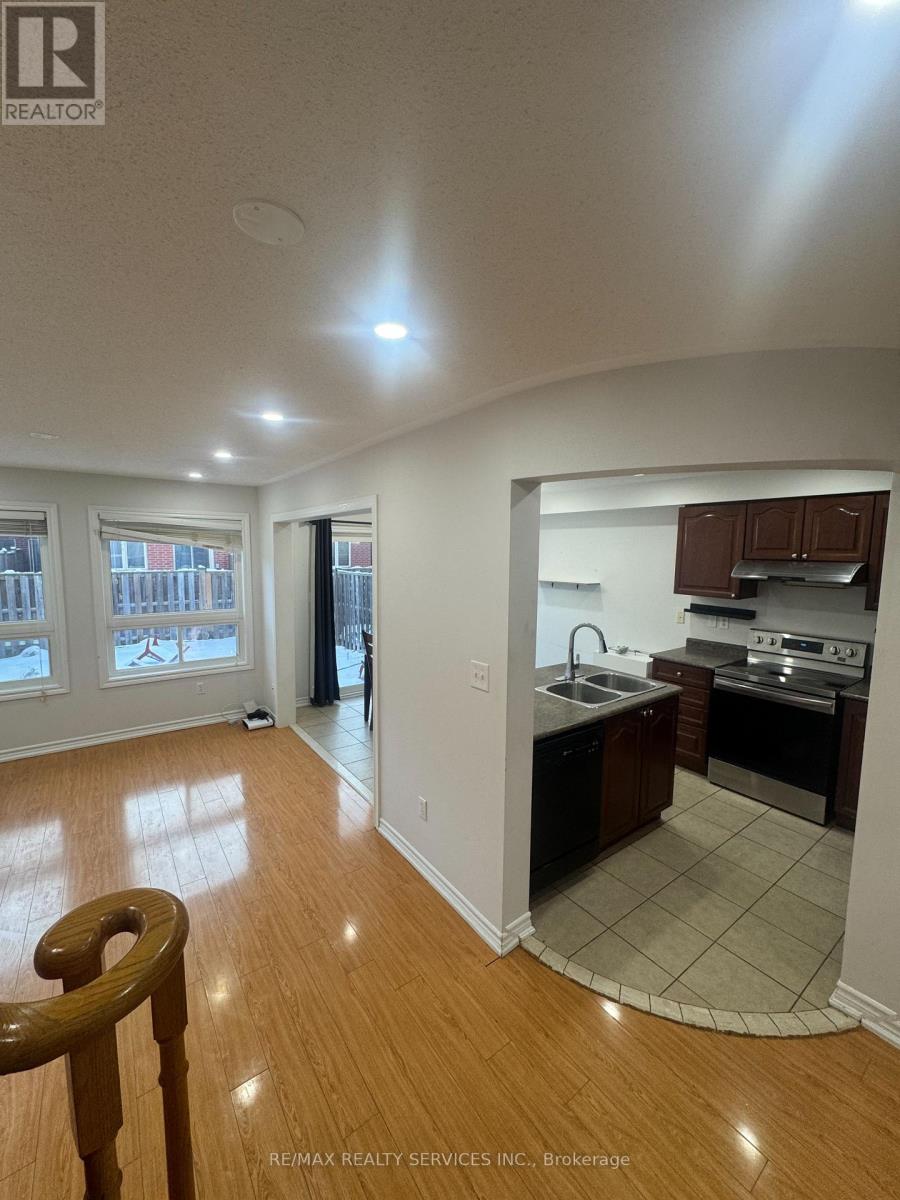 74 Severin Street, Brampton, Ontario  L6R 0P3 - Photo 4 - W12632944