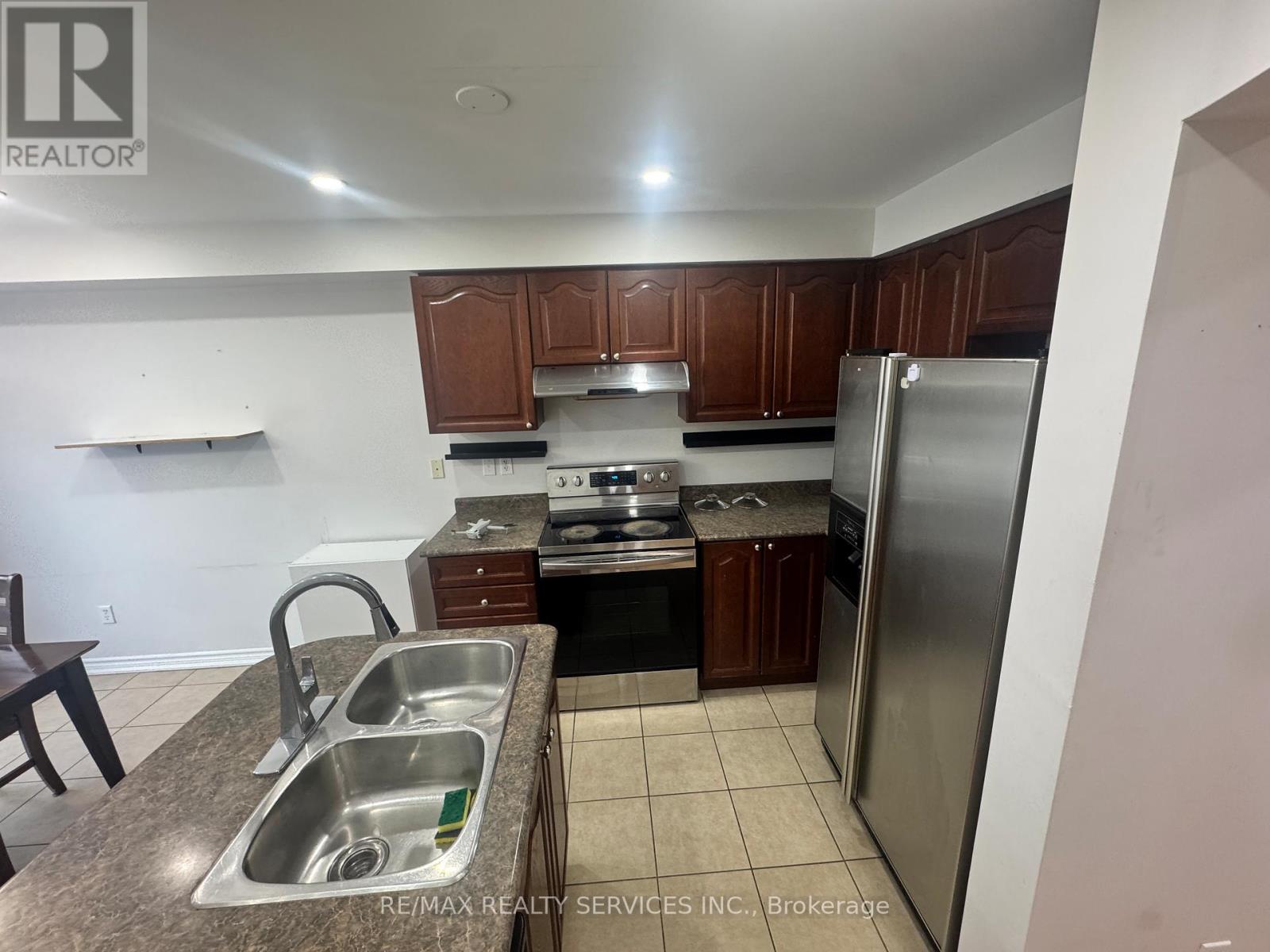 74 Severin Street, Brampton, Ontario  L6R 0P3 - Photo 6 - W12632944