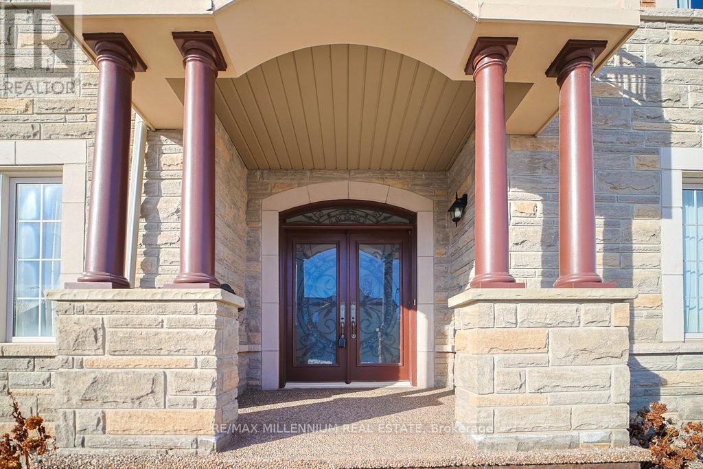 24 Prince Edward Boulevard, Brampton, Ontario  L6P 2N8 - Photo 4 - W12632946