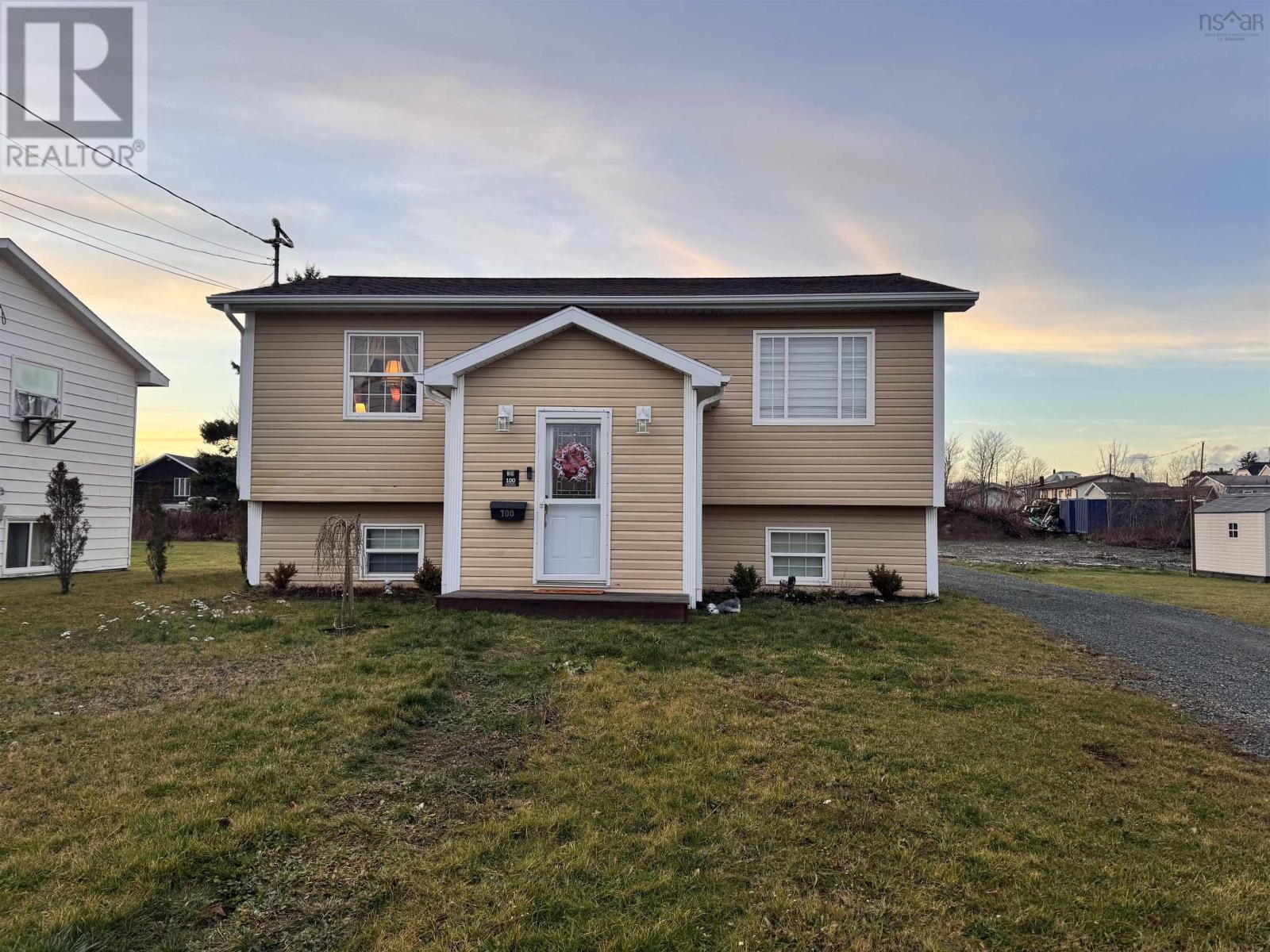 100 Highland Street, Glace Bay, Nova Scotia  B1A 2V1 - Photo 1 - 202529276