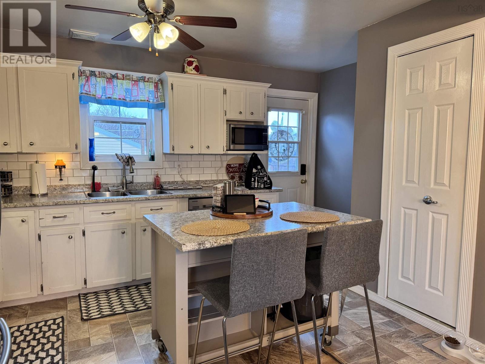 100 Highland Street, Glace Bay, Nova Scotia  B1A 2V1 - Photo 12 - 202529276