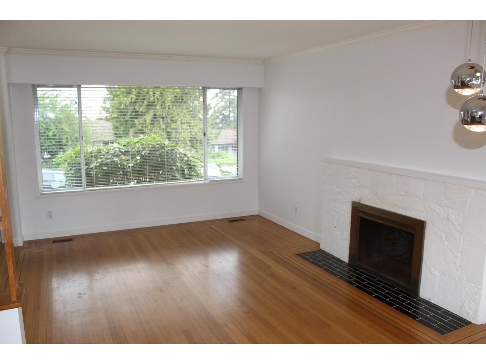 Upper 9686 Princess Drive, Surrey, British Columbia V3V 2T4 - Photo 3 - R3071003