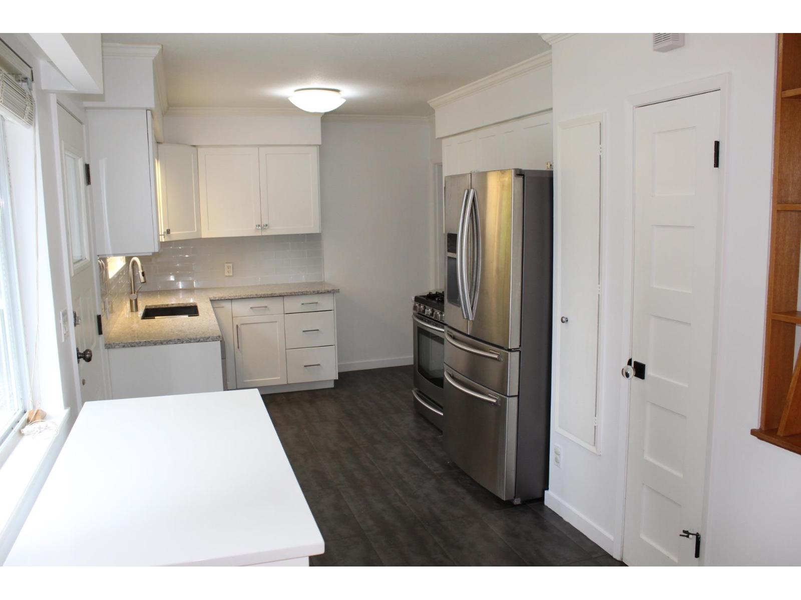 Upper 9686 Princess Drive, Surrey, British Columbia V3V 2T4 - Photo 6 - R3071003