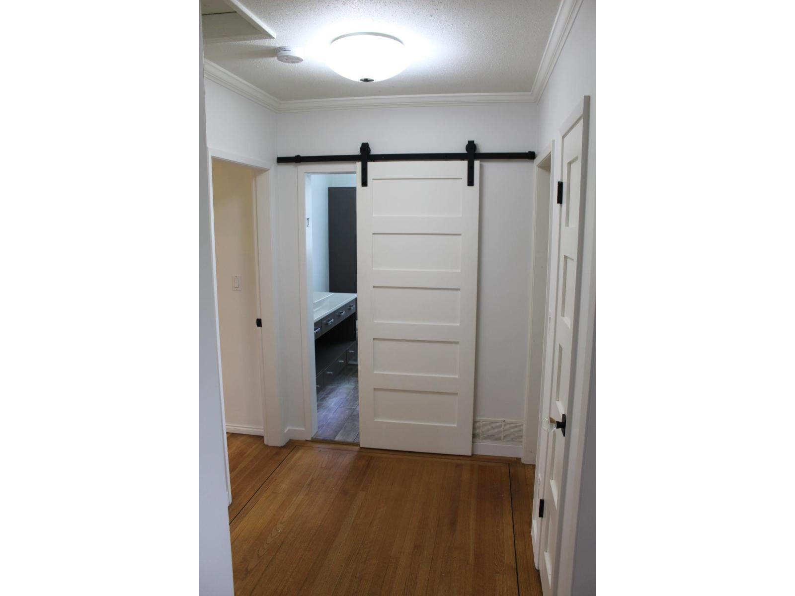 Upper 9686 Princess Drive, Surrey, British Columbia V3V 2T4 - Photo 8 - R3071003