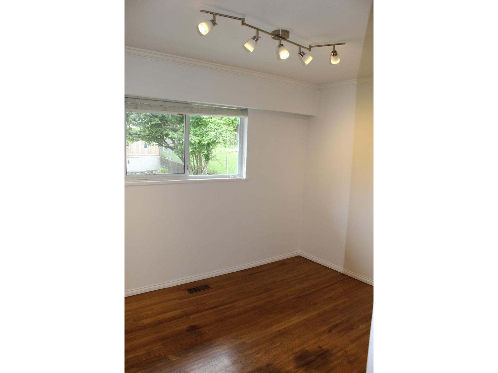 Upper 9686 Princess Drive, Surrey, British Columbia V3V 2T4 - Photo 13 - R3071003