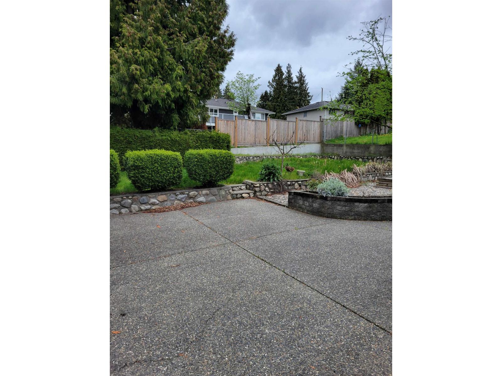 Upper 9686 Princess Drive, Surrey, British Columbia V3V 2T4 - Photo 2 - R3071003