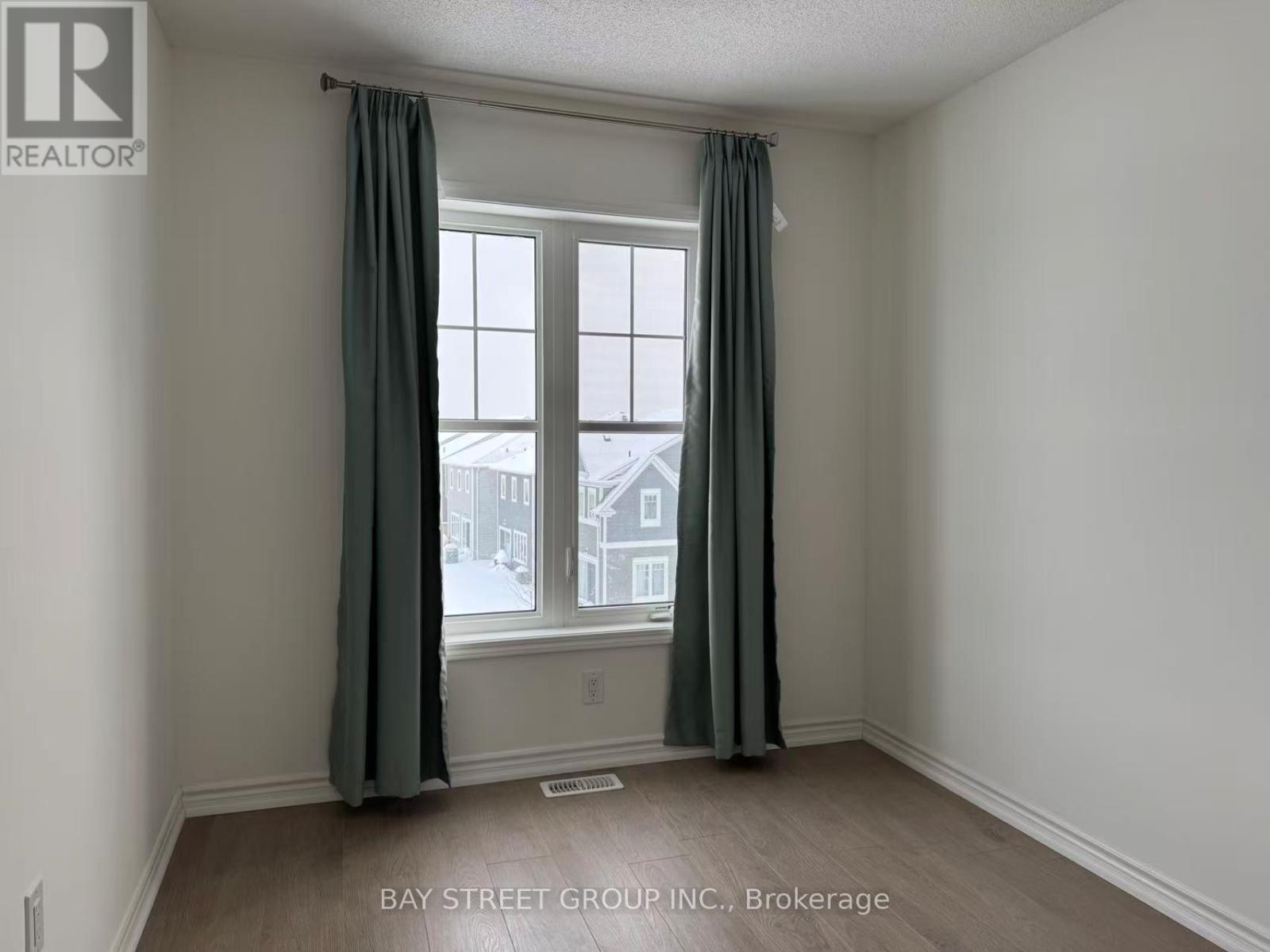 53 Shelburne Avenue, Wasaga Beach, Ontario  L9Z 0J4 - Photo 29 - S12484477